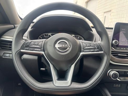 Used 2023 Nissan Altima 2.5 SV image 18