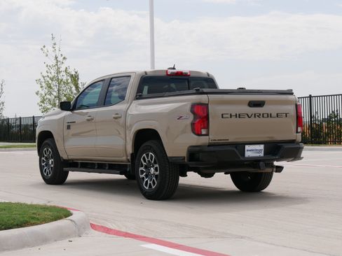 Used 2023 Chevrolet Colorado Z71 w/ Z71 Convenience Package 2 AWD/4WD image 7