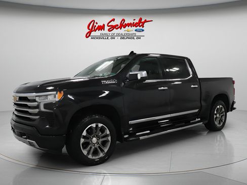 Used 2023 Chevrolet Silverado 1500 High Country w/ Technology Package AWD/4WD image 2