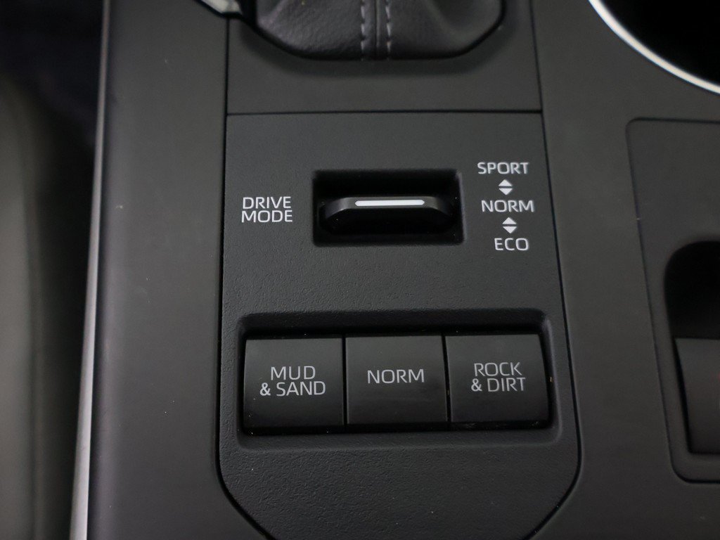 Used 2024 Toyota Highlander XLE AWD/4WD image 57
