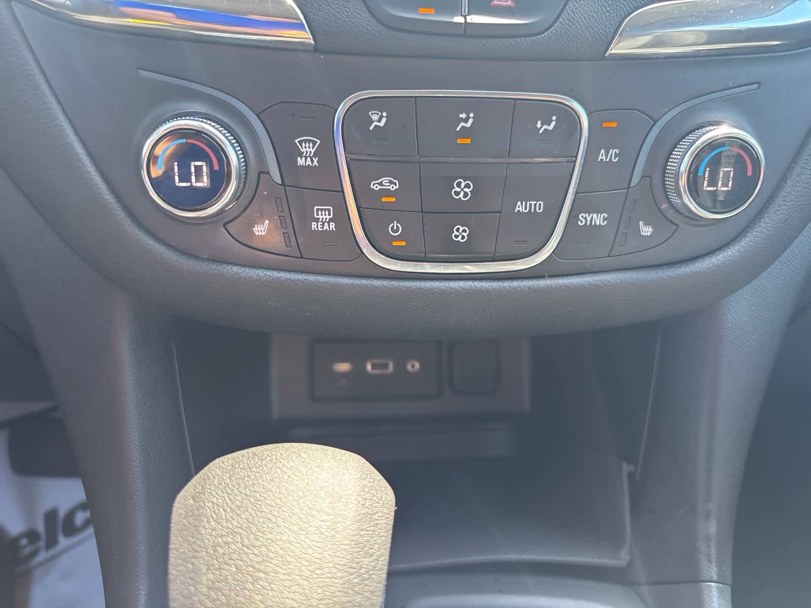 Used 2023 Chevrolet Equinox LT AWD/4WD image 17