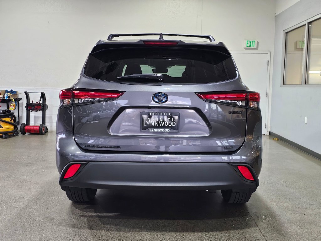 Used 2022 Toyota Highlander XLE AWD/4WD image 6