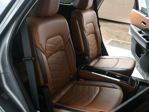 Used 2024 Nissan Pathfinder Platinum FWD image 39