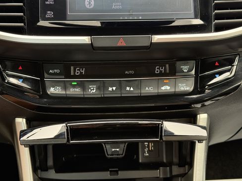 Used 2017 Honda Accord Touring image 18