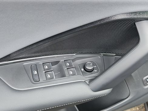 New 2026 Volkswagen Tiguan SE R-Line AWD/4WD image 10
