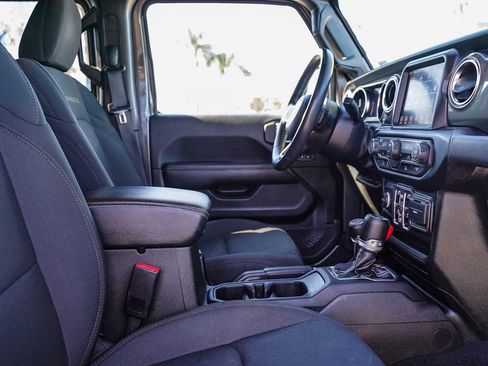 Used 2022 Jeep Wrangler Unlimited Sahara image 15