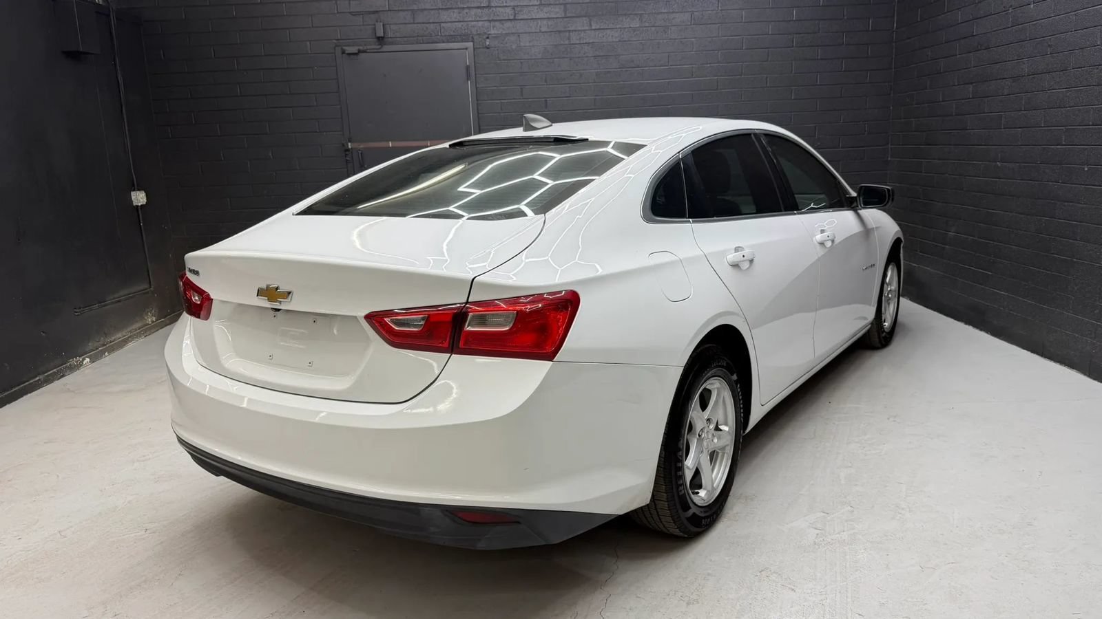 Used 2018 Chevrolet Malibu LS FWD image 4