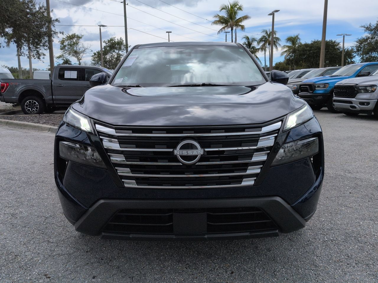 Used 2026 Nissan Rogue SV FWD image 3