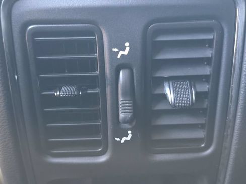 Used 2020 Jeep Grand Cherokee Altitude RWD image 21