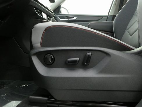 New 2025 Volkswagen Atlas Peak Edition SE image 8