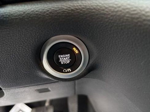 Used 2024 Chrysler Pacifica Touring image 20