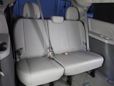 Used 2018 Toyota Sienna XLE w/ Protection Package image 16