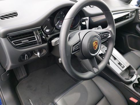 Used 2025 Porsche Macan image 18