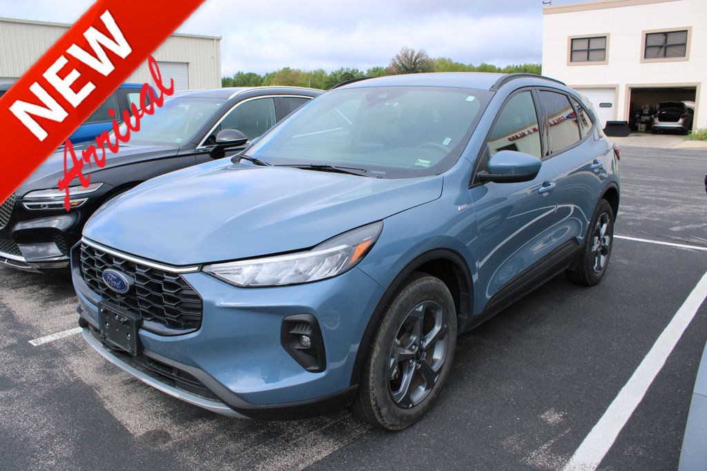 Used 2025 Ford Escape ST-Line Select AWD/4WD image 1