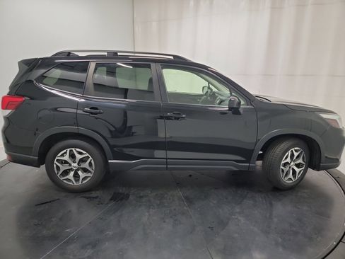 Used 2019 Subaru Forester Premium image 11