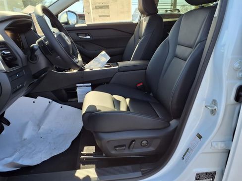 New 2025 Nissan Rogue SL image 17