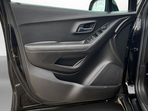 Used 2019 Chevrolet Trax LT w/ LT Convenience Package image 24