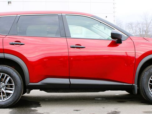 Used 2023 Nissan Rogue S image 3