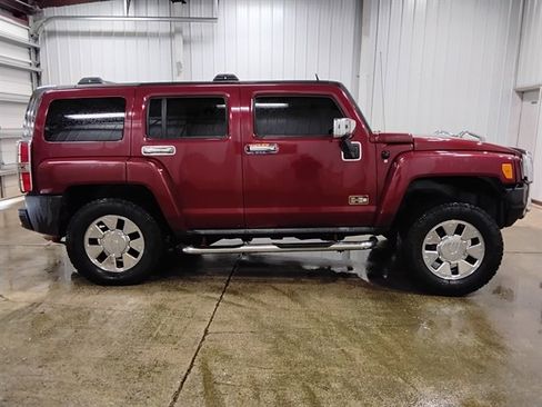 Used 2007 HUMMER H3 image 2