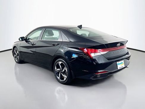 Used 2023 Hyundai Elantra Limited image 7