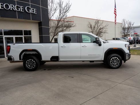 Used 2024 GMC Sierra 3500 SLE w/ SLE Convenience Package image 8