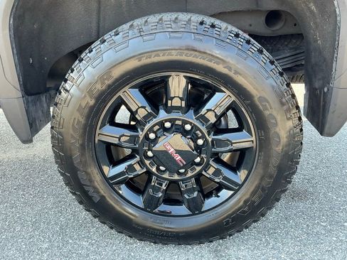Used 2025 GMC Sierra 2500 AT4 w/ AT4 Premium Plus Package image 11