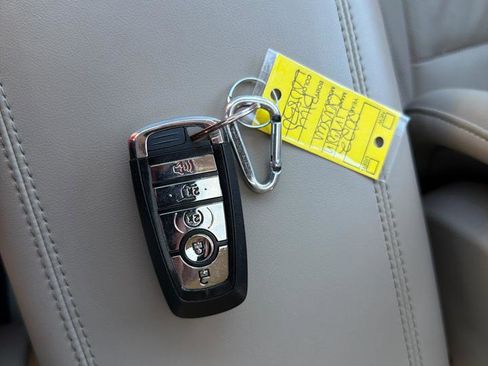 Used 2022 Lincoln Corsair Standard AWD w/ Premium Package image 29