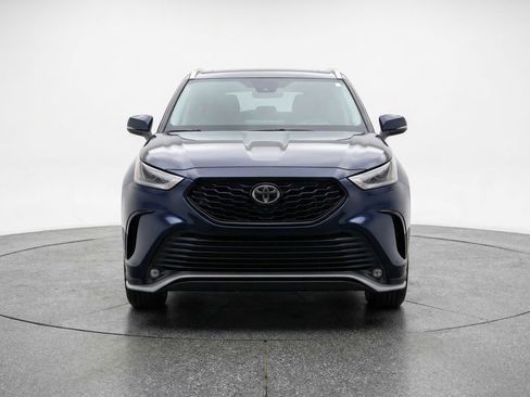 Used 2025 Toyota Highlander XSE image 2