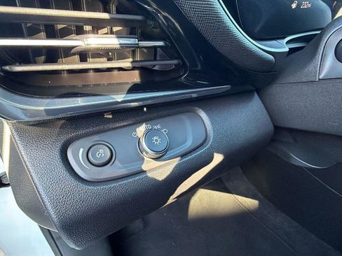 Certified 2025 Buick Envista Sport Touring image 15