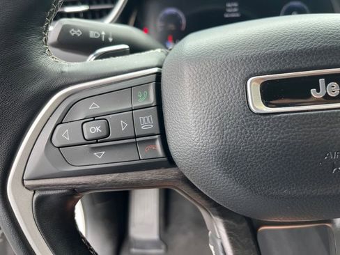 Used 2022 Jeep Grand Cherokee L Limited AWD/4WD image 27