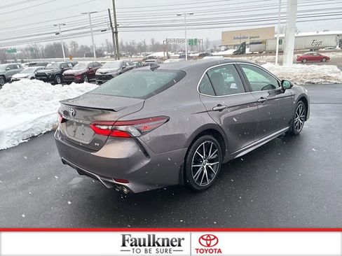 Used 2024 Toyota Camry SE image 9