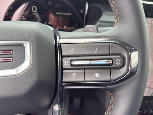 Used 2026 GMC Acadia AT4 w/ Luxury Package AWD/4WD image 15