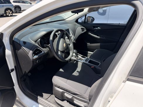 Used 2017 Chevrolet Cruze LS FWD image 3