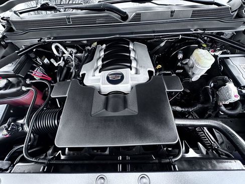 Used 2020 Cadillac Escalade Luxury image 17