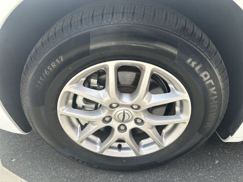 Used 2023 Chrysler Pacifica Touring-L FWD image 34