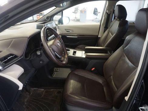 Used 2022 Toyota Sienna Platinum AWD/4WD image 20