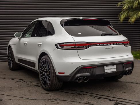 Certified 2025 Porsche Macan S image 3