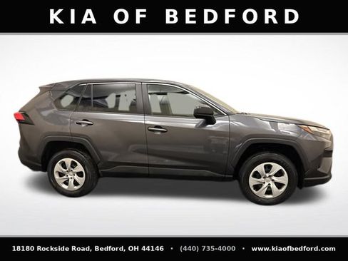 Used 2023 Toyota RAV4 LE AWD/4WD image 4