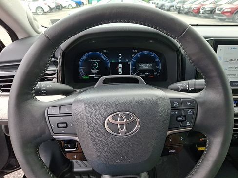 Used 2025 Toyota Camry XLE w/ Premium Plus Package FWD image 21