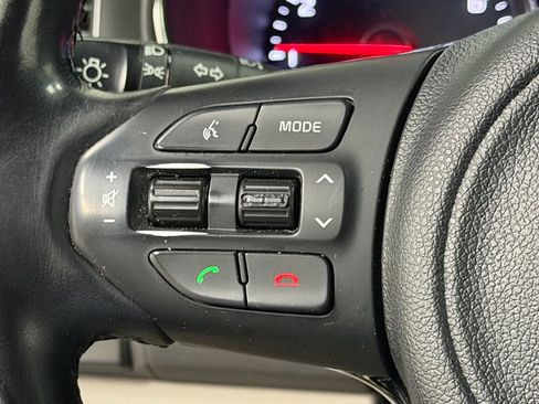 Used 2017 Kia Sedona LX w/ LX Essentials Premium Package image 35