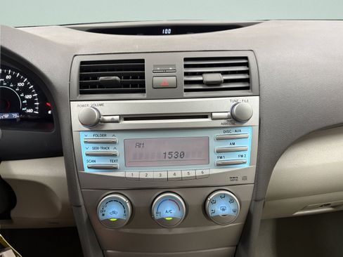 Used 2009 Toyota Camry LE FWD image 12