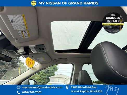 Used 2025 Nissan Pathfinder Platinum AWD/4WD image 25
