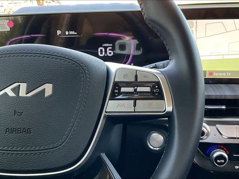 Used 2024 Kia Telluride EX w/ EX Captain's Chair Package image 25