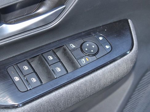 Used 2025 Nissan Kicks SV image 19