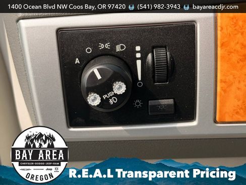 Used 2008 Chrysler Town & Country Limited w/ Flexible Seating Group FWD image 21