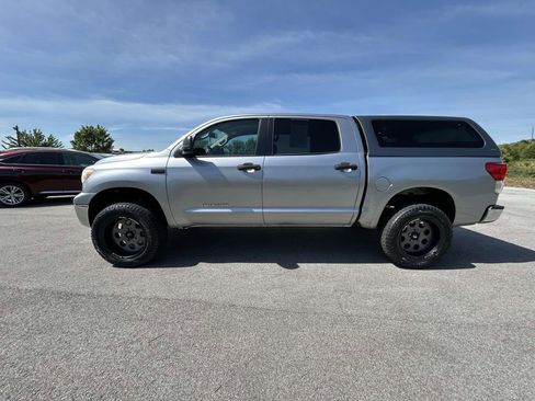Used 2011 Toyota Tundra 4x4 CrewMax w/ Tow Pkg image 6