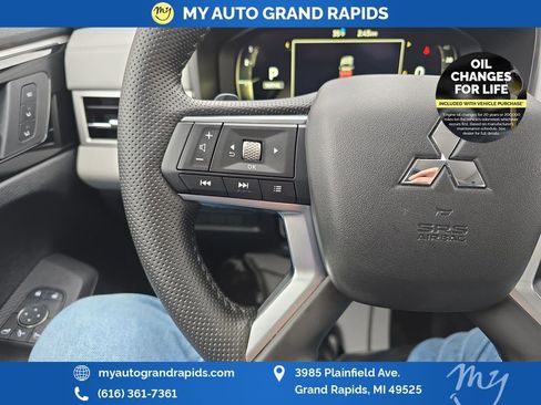 Used 2025 Mitsubishi Outlander SEL image 15
