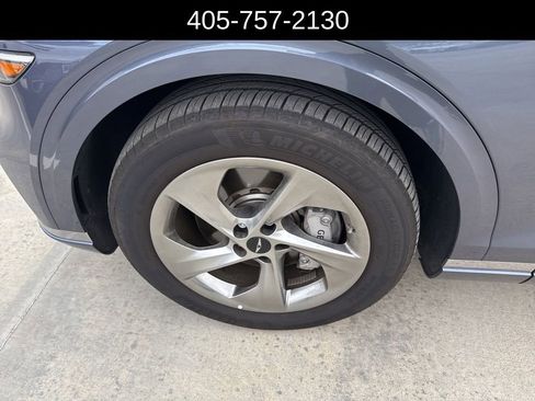 Certified 2026 Genesis GV70 2.5T Select image 9