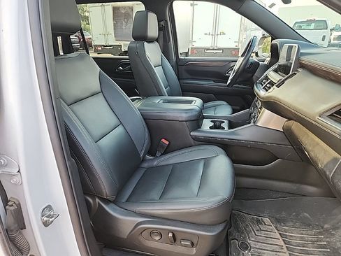 Certified 2023 Chevrolet Suburban Z71 w/ Luxury Package AWD/4WD image 52