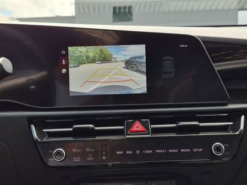 Used 2024 Kia Niro EX Touring FWD image 18